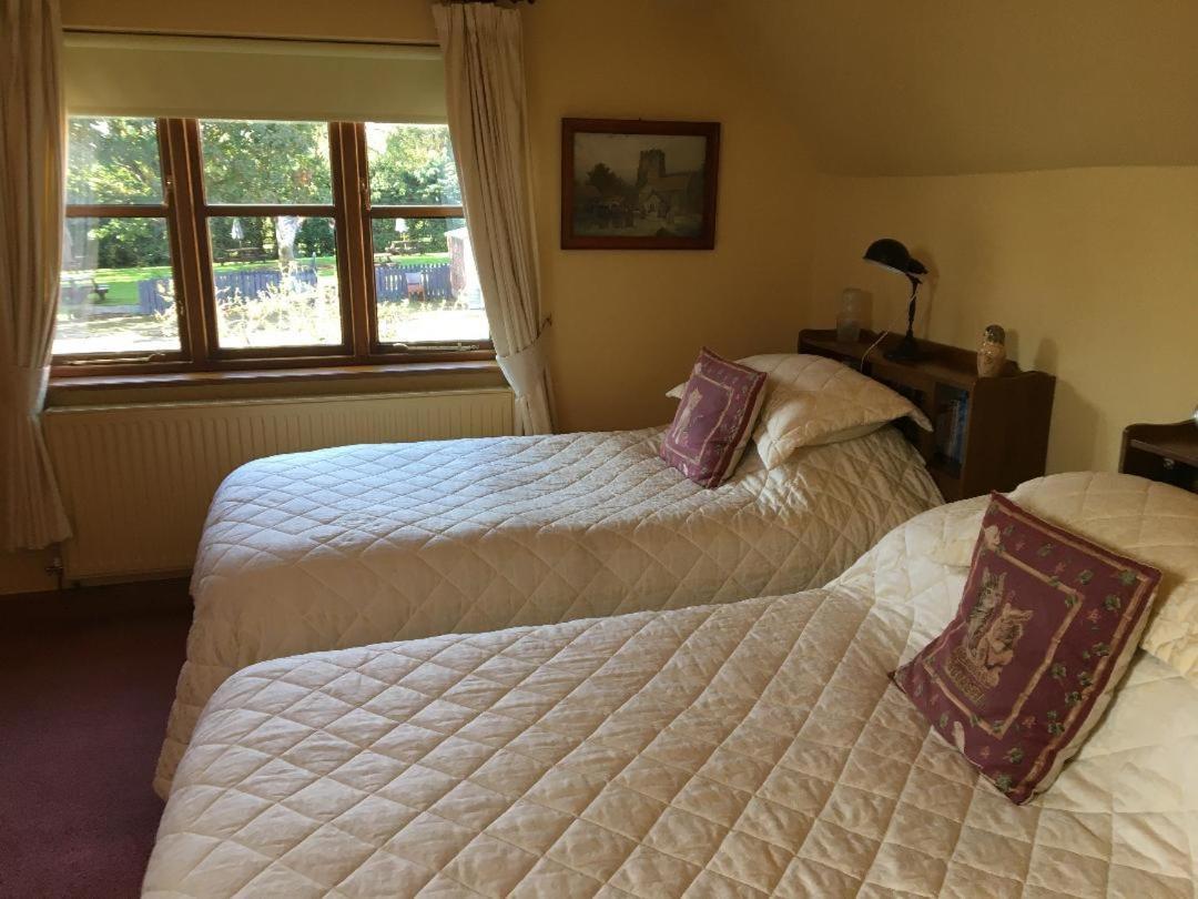 Castle Farmhouse Bed And Breakfast Glenfield Bagian luar foto