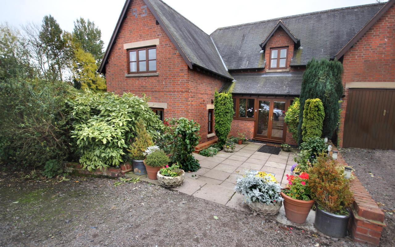 Castle Farmhouse Bed And Breakfast Glenfield Bagian luar foto