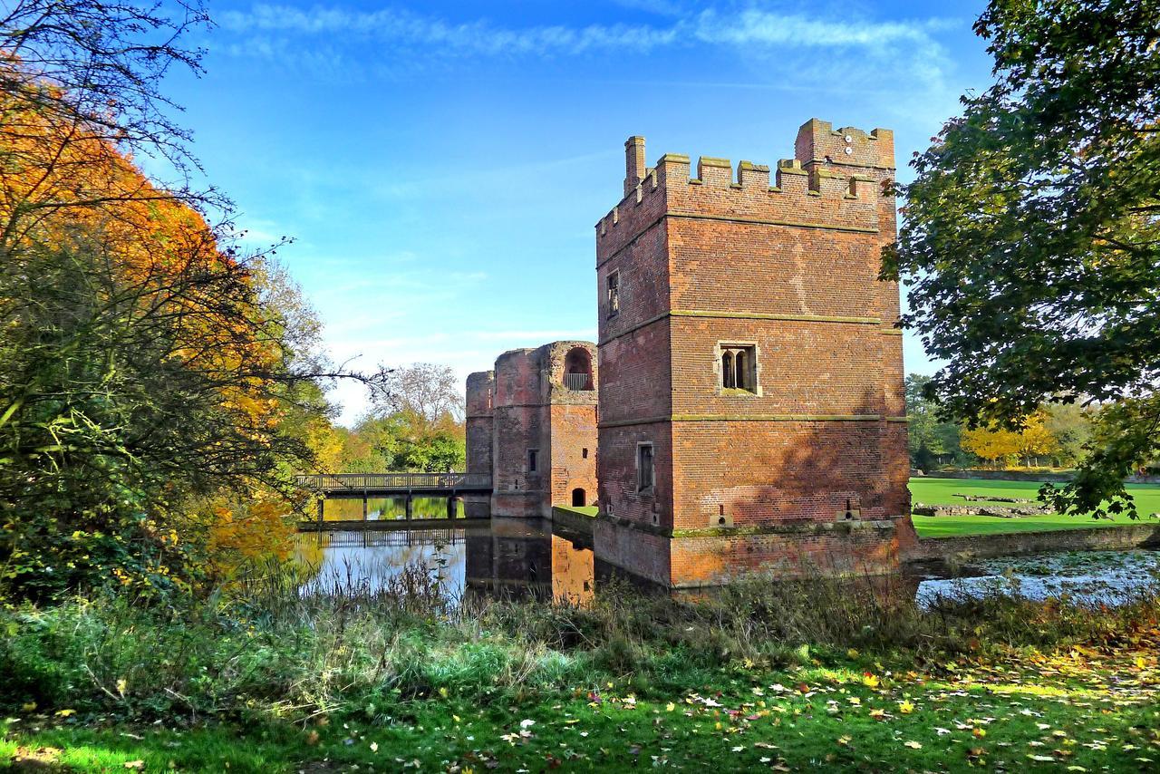 Castle Farmhouse Bed And Breakfast Glenfield Bagian luar foto